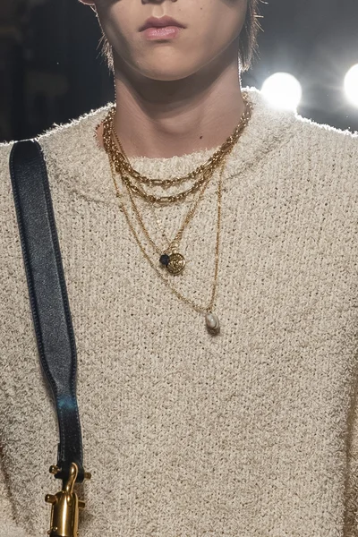 Look 25